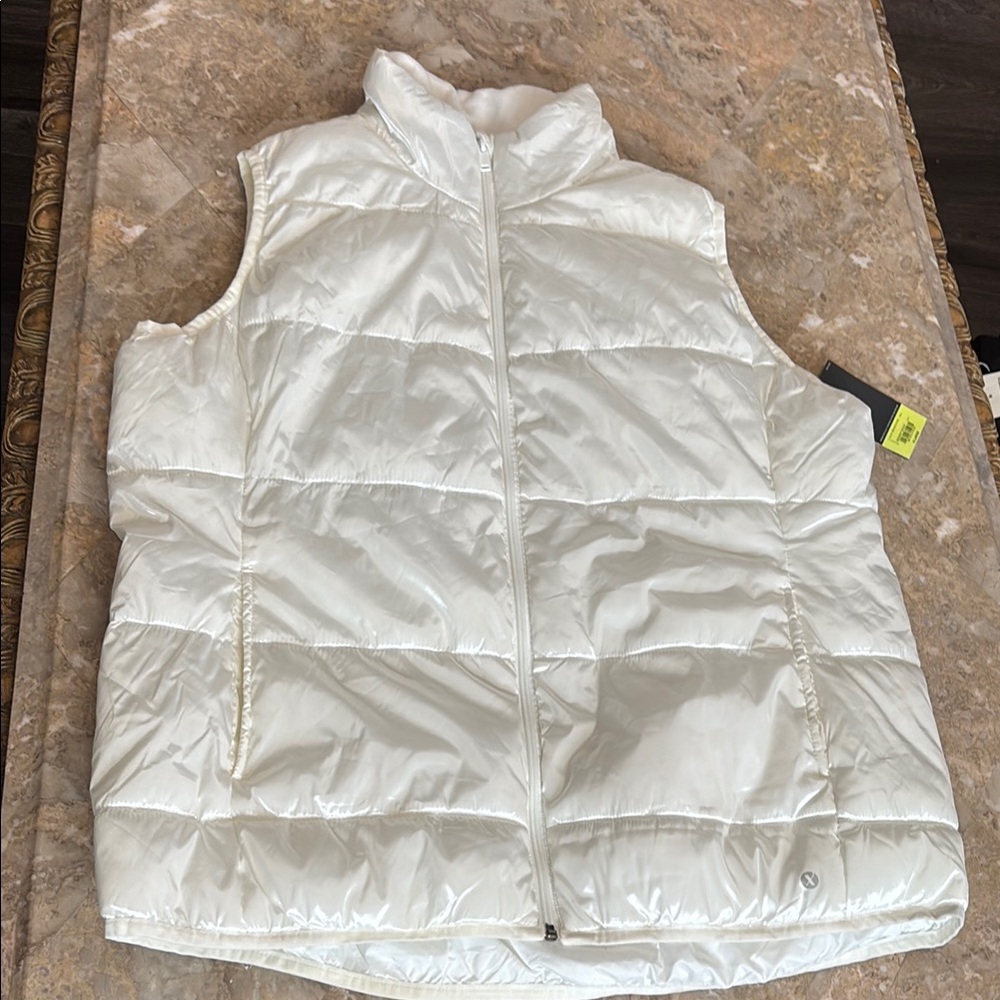 Xersion Women's White Bomber Jacket - Picture 4 of 6